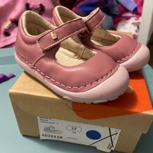 Brand new she never wore them